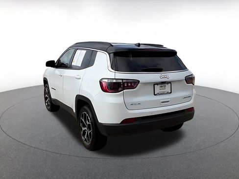 Used 2025 Jeep Compass Limited image 11