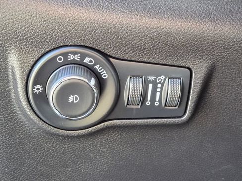 Used 2025 Jeep Compass Latitude AWD/4WD image 9