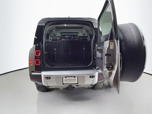 Certified 2023 Land Rover Defender 130 SE image 29