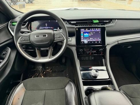 Used 2023 Jeep Grand Cherokee L Laredo AWD/4WD image 9
