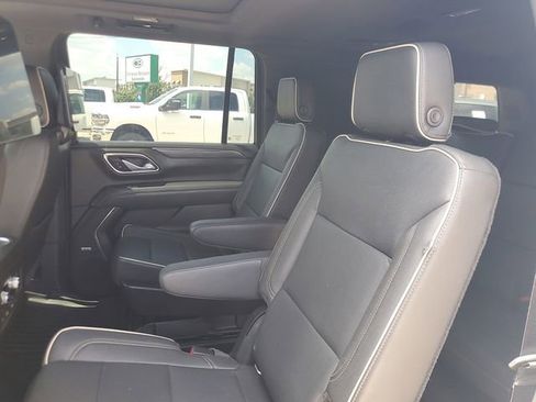 Used 2021 GMC Yukon XL SLT w/ SLT Premium Package AWD/4WD image 12