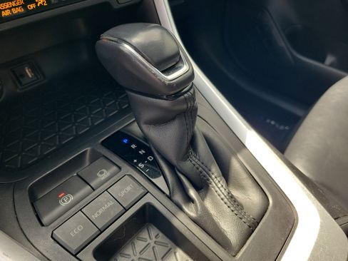 Used 2019 Toyota RAV4 XLE Premium image 35