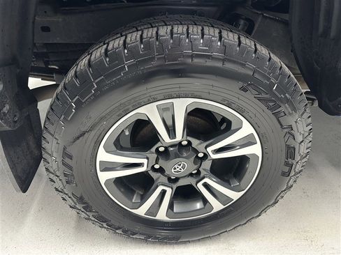Used 2018 Toyota Tacoma TRD Sport image 13
