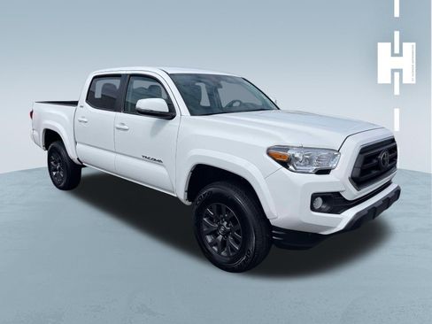 Used 2023 Toyota Tacoma SR5 w/ Technology Package image 2