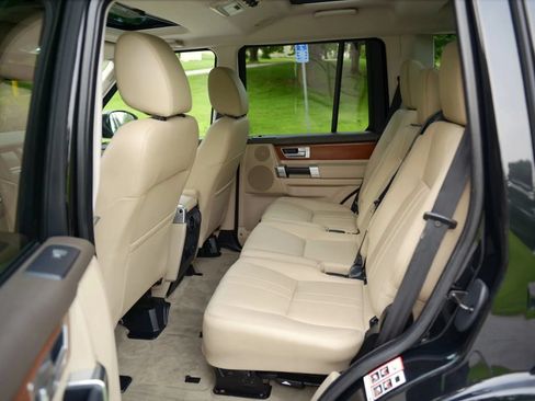 Used 2016 Land Rover LR4 HSE Silver Edition AWD/4WD image 38