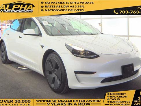 Used 2022 Tesla Model 3 Standard Range image 1