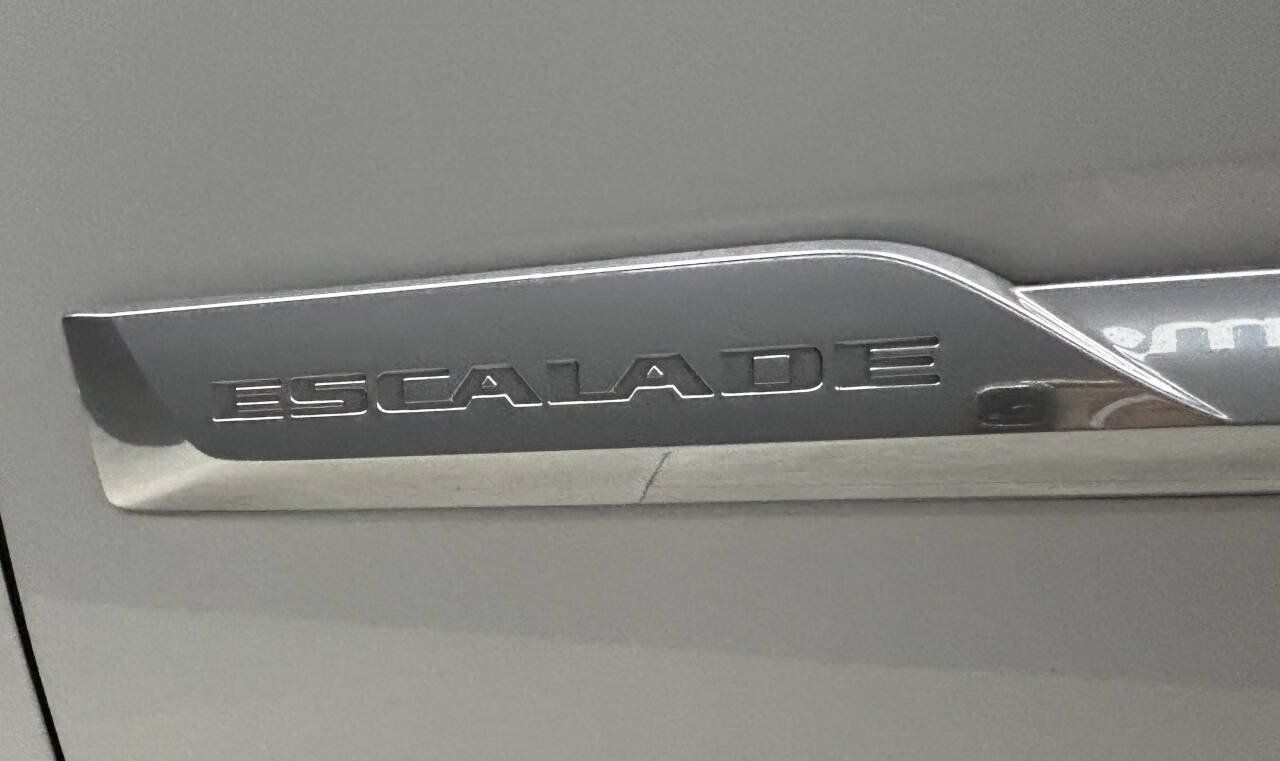 Used 2016 Cadillac Escalade Premium AWD/4WD image 4