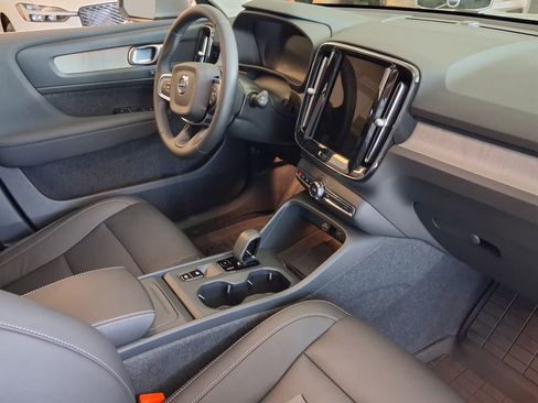 Certified 2024 Volvo XC40 B5 Core AWD/4WD image 14