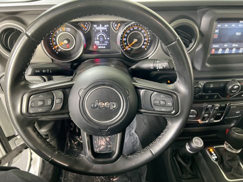 Used 2022 Jeep Gladiator Sport AWD/4WD image 11