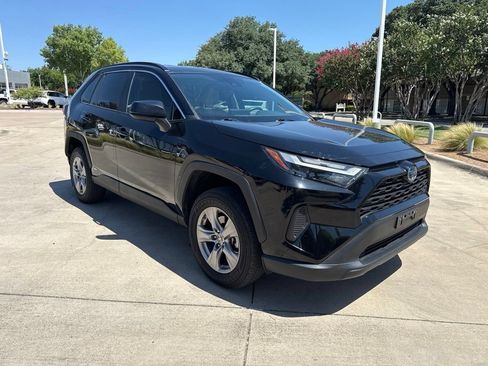 Used 2024 Toyota RAV4 LE AWD/4WD image 8