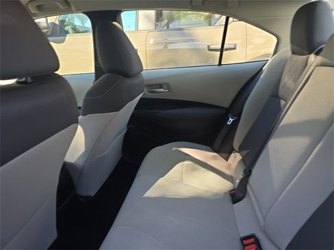 Used 2020 Toyota Corolla LE image 12
