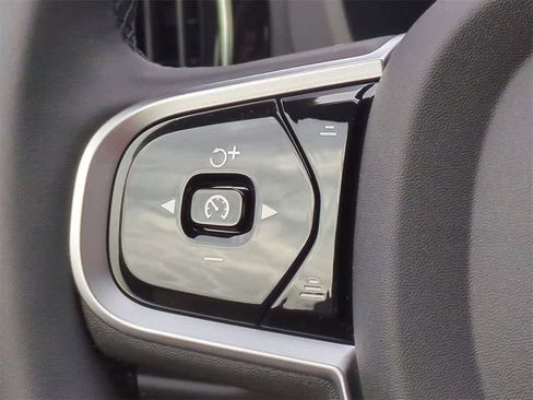 New 2026 Volvo XC60 B5 Plus w/ Protection Package Premier image 24