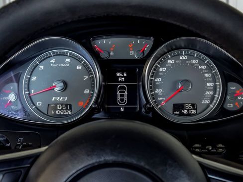 Used 2011 Audi R8 V8 image 18