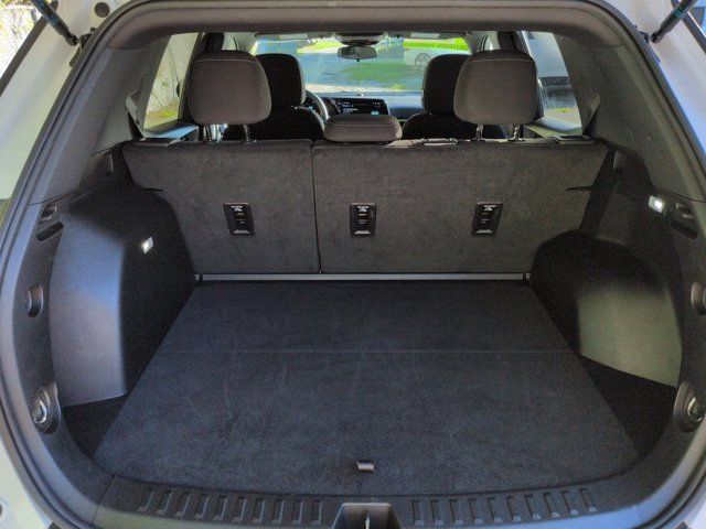 Used 2025 Chevrolet Equinox LT FWD image 12
