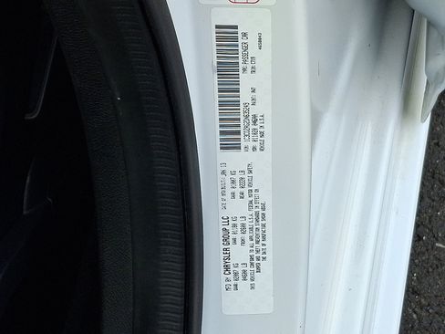 Used 2013 Dodge Avenger SE image 26