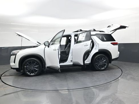 New 2026 Nissan Pathfinder SL w/ SL Premium Package AWD/4WD image 39