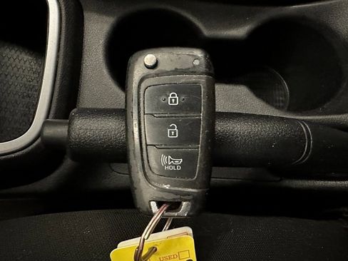 Used 2023 Hyundai Venue SE FWD image 14