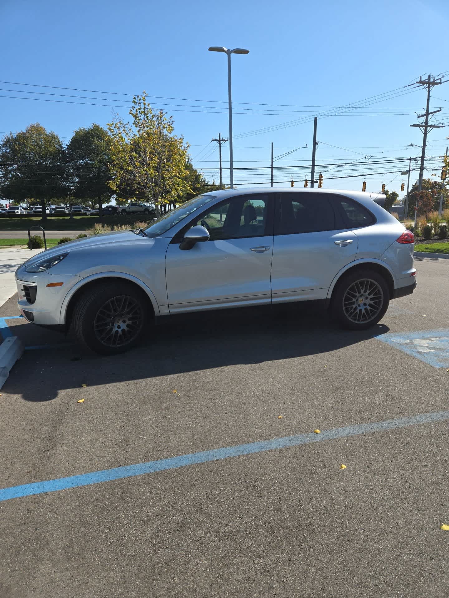Used 2018 Porsche Cayenne AWD/4WD image 2