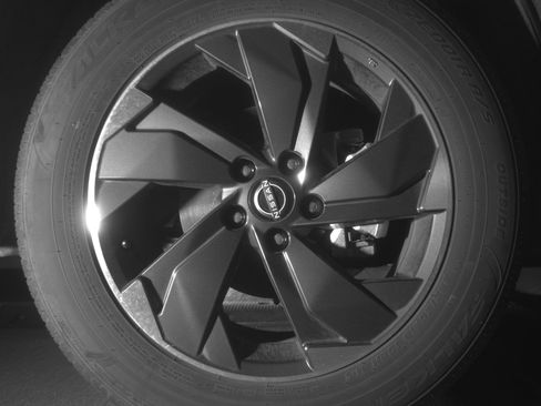 Used 2025 Nissan Rogue SV image 13