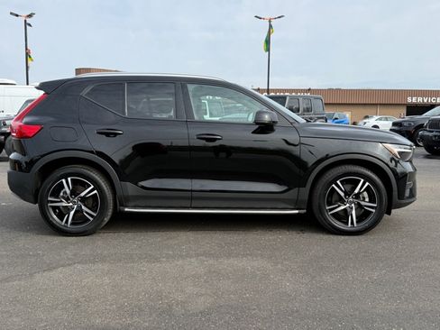 Used 2023 Volvo XC40 B5 Core AWD/4WD image 9