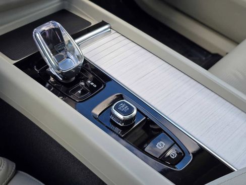 New 2026 Volvo XC60 B5 Ultra w/ Protection Package Premier image 26