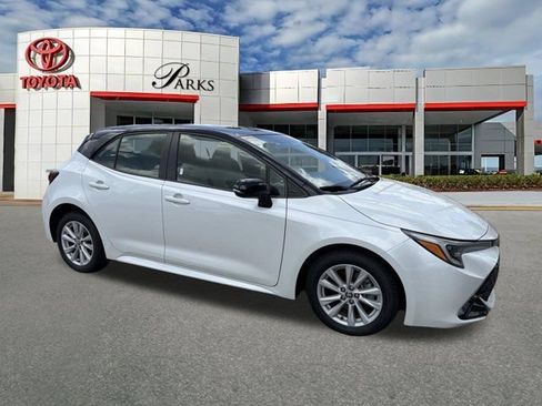 Certified 2024 Toyota Corolla SE w/ SE Package FWD image 1