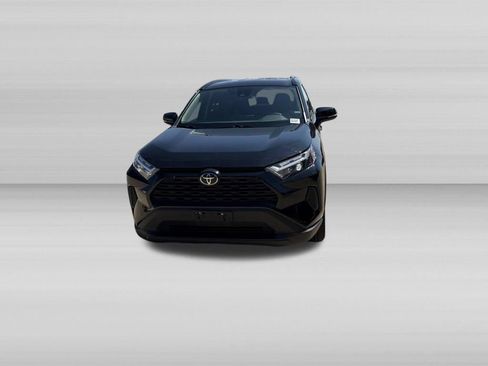 Used 2025 Toyota RAV4 XLE AWD/4WD image 10