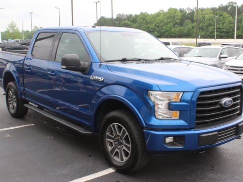 Used 2017 Ford F150 XLT w/ Equipment Group 302A Luxury AWD/4WD image 4