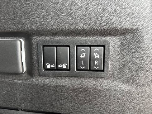 Used 2021 GMC Yukon AT4 w/ AT4 Premium Package AWD/4WD image 8