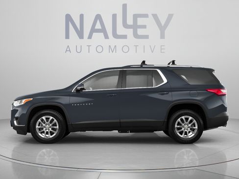 Used 2018 Chevrolet Traverse LT FWD image 2
