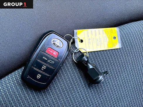 Used 2023 Toyota Venza LE AWD/4WD image 14