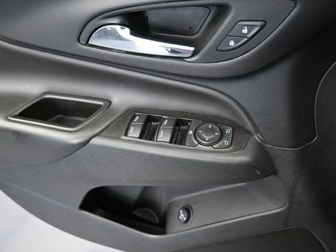 Used 2021 Chevrolet Equinox LT image 39