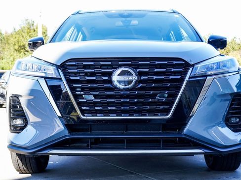 Used 2024 Nissan Kicks SR w/ SR Premium Package image 6