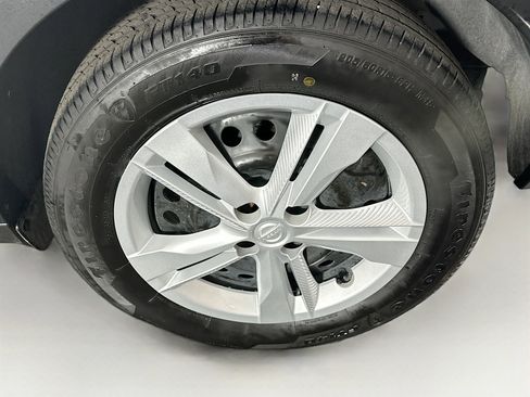 Used 2024 Nissan Kicks S image 11