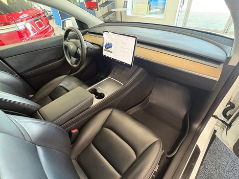 Used 2022 Tesla Model Y Performance AWD/4WD image 34