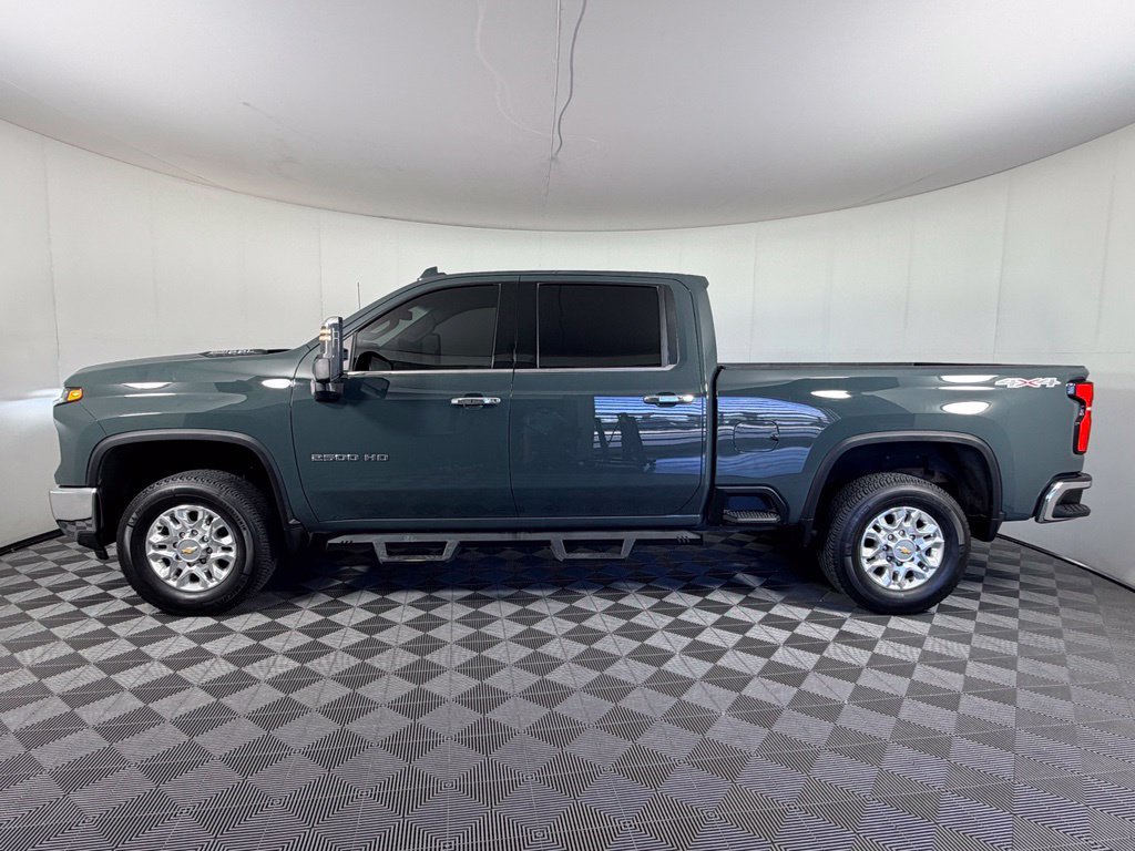 Used 2025 Chevrolet Silverado 2500 LTZ w/ LTZ Convenience Package AWD/4WD image 11