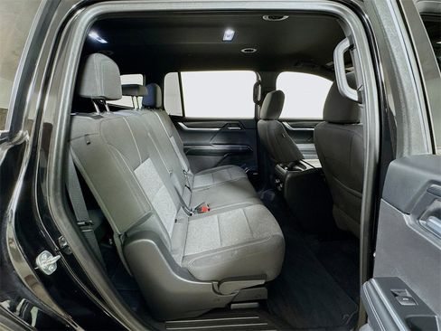 Used 2025 GMC Acadia Elevation image 27