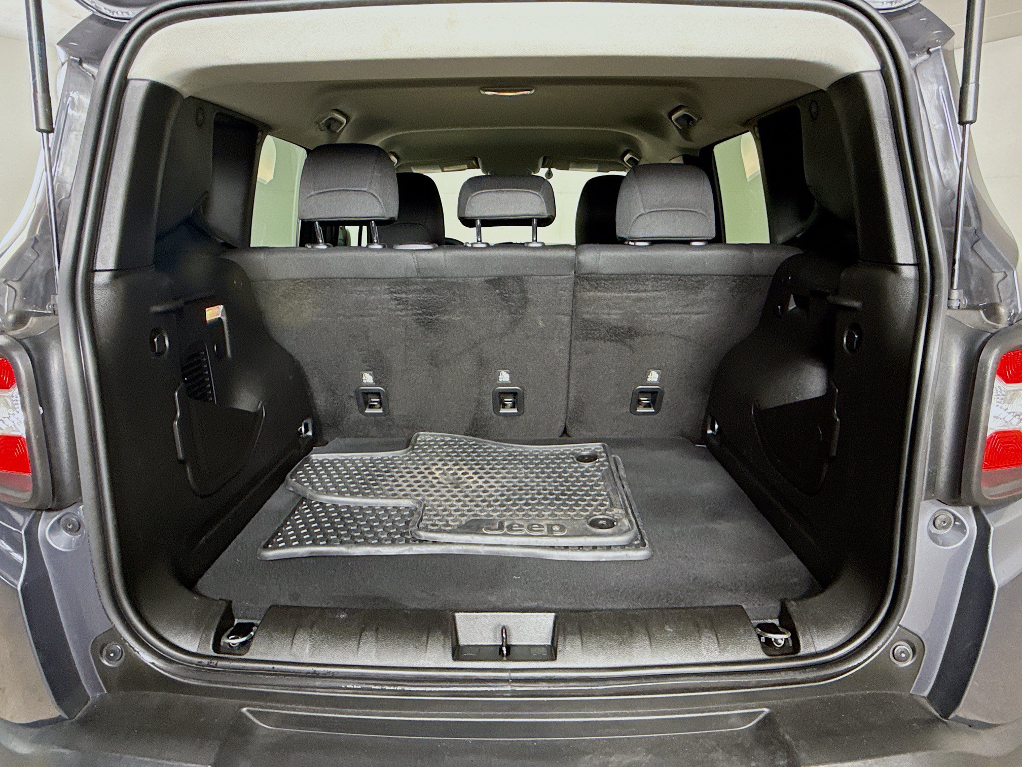 Used 2022 Jeep Renegade Latitude AWD/4WD image 32