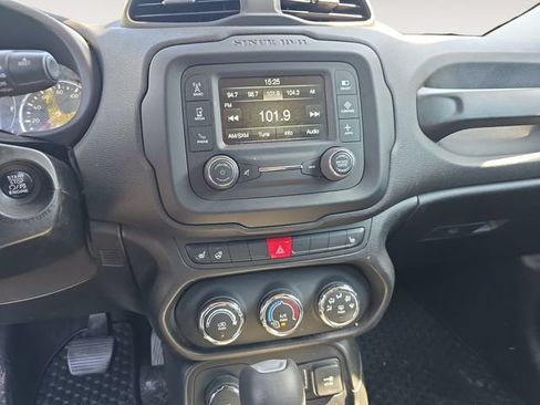 Used 2017 Jeep Renegade Latitude w/ Cold Weather Group AWD/4WD image 10