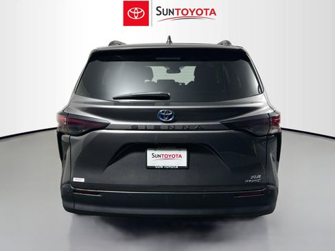 Used 2024 Toyota Sienna XLE FWD image 5