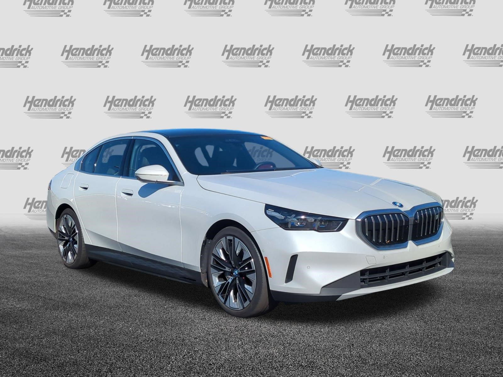 Used 2024 BMW i5 eDrive40i w/ Executive Package RWD image 2