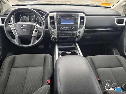 Used 2017 Nissan Titan SV AWD/4WD image 15