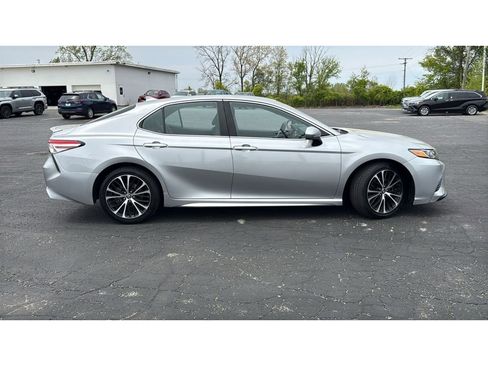 Used 2020 Toyota Camry SE FWD image 9