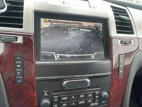 Used 2011 Cadillac Escalade EXT Premium image 28