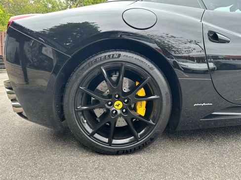 Used 2013 Ferrari California image 10