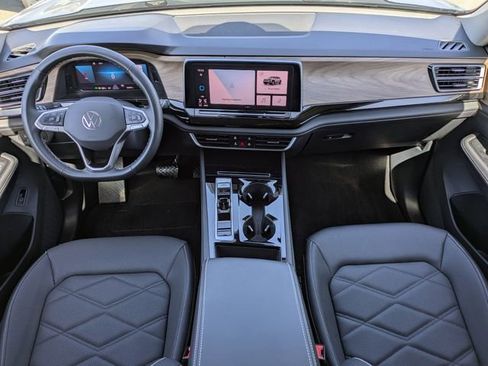 Certified 2025 Volkswagen Atlas SE w/ Black Wheel Package image 16