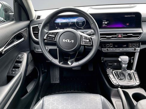 Used 2025 Kia Seltos EX w/ EX Sunroof Package AWD/4WD image 6