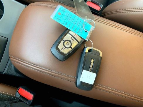 Used 2024 Ford Bronco Sport Outer Banks w/ Tech Package image 11