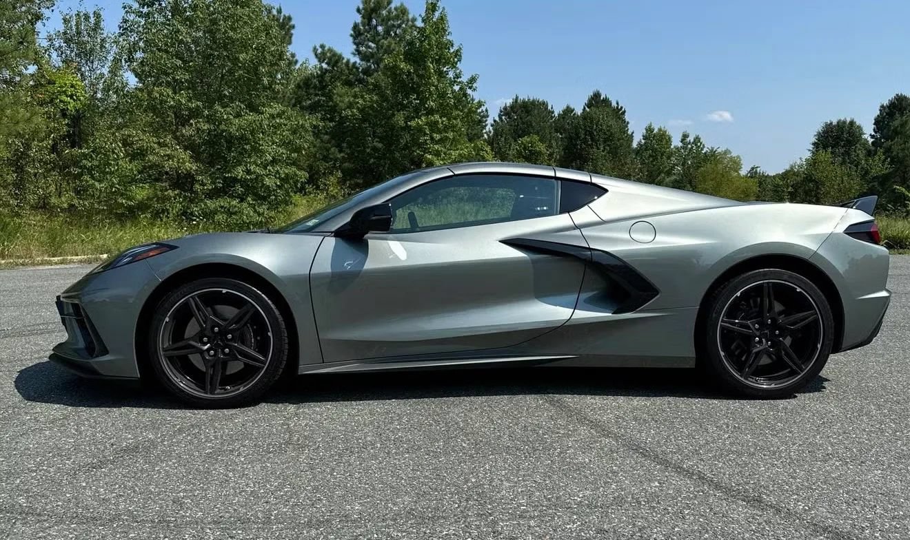 Used 2024 Chevrolet Corvette Stingray Preferred Cpe w/ Z51 Performance Package RWD image 2