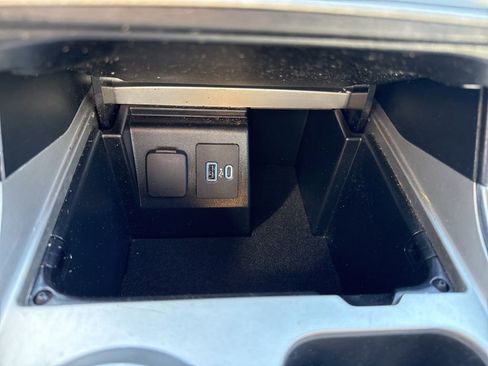 Used 2022 Ford Explorer XLT w/ Equipment Group 202A image 18